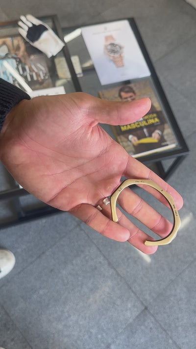 Bracelete the 1%.